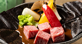 特選和牛静岡育ち朴葉焼き　舞茸　長葱　パプリカ　ロマネスコ