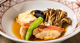 伊豆稲取産金目鯛揚げ出し　茄子　靑唐　豆富　舞茸　紅葉卸し　葱