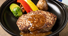 ジビエハンバーグ～鹿と猪のあいびき～　パプリカ　インカの目覚め　舞茸　芽キャベツ