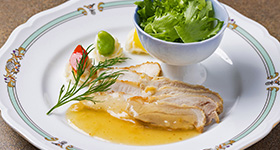 天城軍鶏のロースト～伊豆産ニューサマーオレンジのビネグレット仕立て～マッシュポテト　パプリカ　ソラマメ　ディル　ミックス